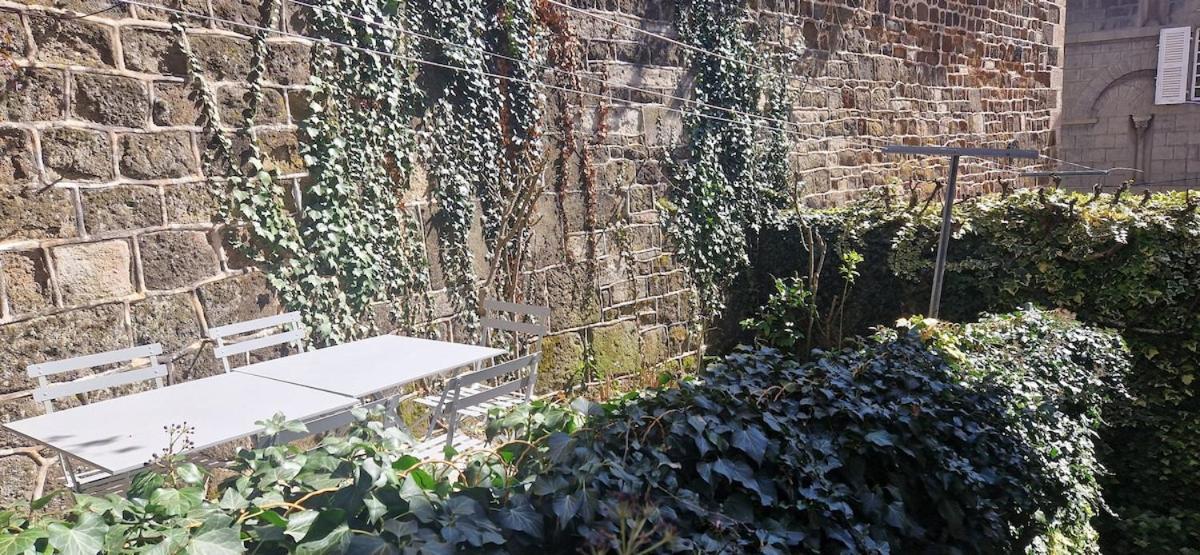 Appartement 120 M² Duplex Coeur Historique Au Calme Le Puy-en-Velay Esterno foto