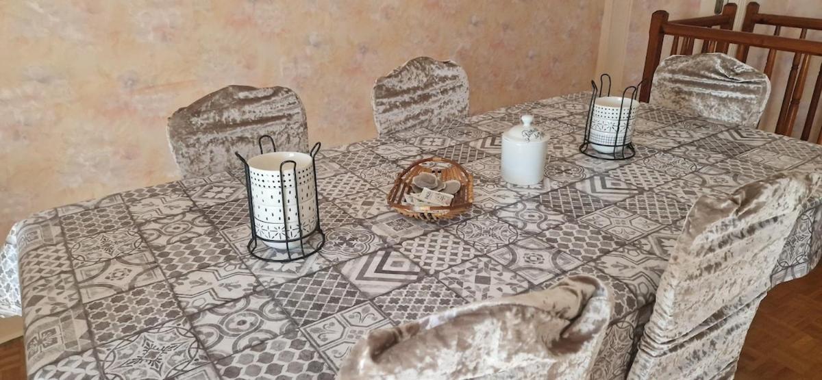 Appartement 120 M² Duplex Coeur Historique Au Calme Le Puy-en-Velay Esterno foto